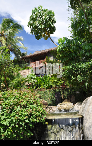 Vista sulla piscina e sul mare al Taj Green Cove Hotel Kerala Kovalam India India meridionale Foto Stock