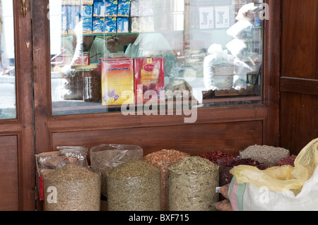 Il piccante souk nel quartiere di Deira in Dubai Foto Stock