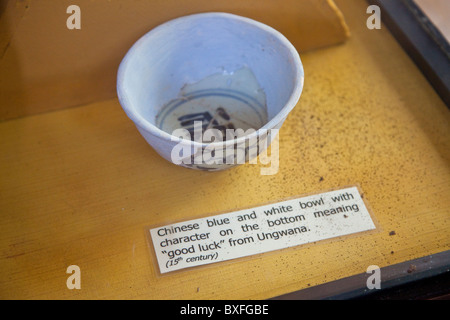 Vaso in ceramica trovati nelle rovine di Gedi o Gede, la storica città swahili Watamu, Kenya Foto Stock