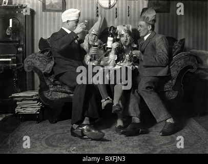 carnevale, festa con gli amici, Berlino, Germania, circa 1926, diritti aggiuntivi-clearences-non disponibile Foto Stock