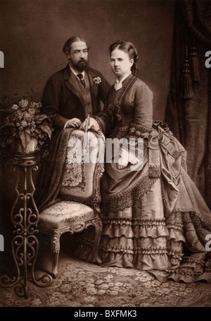 Principe Alfred (1844-1900) Duca di Edimburgo (2° Figlio della Regina Vittoria), Duca di Sassonia-Coburg & Gotha, & Granduchessa Maria Alexandrovna di Russia (1853-1920), seconda figlia di Tsar Alessandro II di Russia. Fotografia d'epoca c1875 Foto Stock