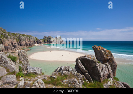 Treen scogliere vicino al Porthcurno Logan Rock, West Cornwall Foto Stock