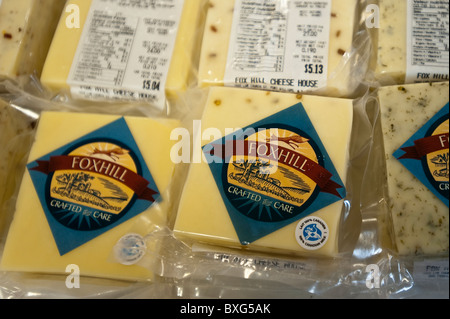 Formaggio al mercato agricolo del porto marittimo di Halifax, Nuova Scozia, Canada. Foto Stock