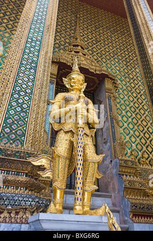 Un ingresso al Wat Phra Kaew, Grand Palace a Bangkok, in Thailandia Foto Stock