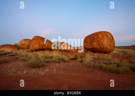 Twilight su i diavoli marmi, Wauchope, Territorio del Nord Foto Stock