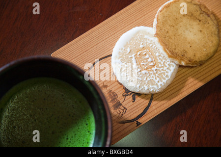 Giapponese del tè e Teacakes Foto Stock