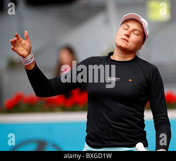 Nadia PETROVA (RUS) in azione contro Lucie SAFAROVA (CZE) Foto Stock