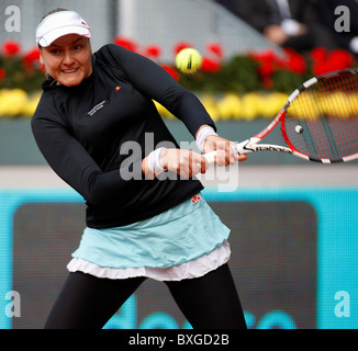 Nadia PETROVA (RUS) in azione contro Lucie SAFAROVA (CZE) Foto Stock