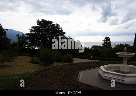 La fontana nel parco vicino al palazzo di Livadia, Crimea Foto Stock