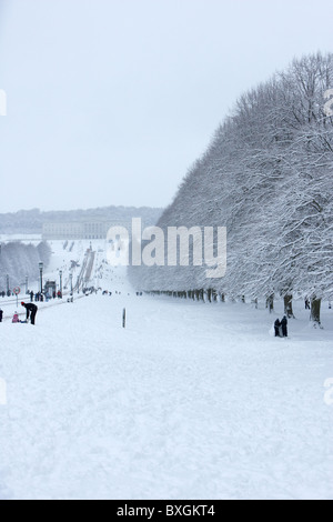 Stormont agli edifici del parlamento e stormont estate su un freddo inverni nevosi giorno Belfast Irlanda del Nord Foto Stock