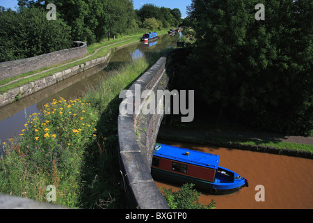 Acquedotto di Poole nei pressi di Kidsgrove Staffordshire dove il Macclesfield Canal va oltre i Trent e Mersey Canal Foto Stock