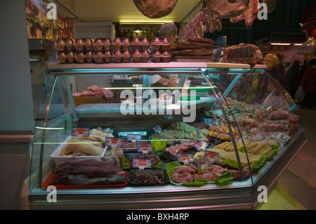 Pressione di stallo di carne all'interno del Mercato di Sant'Ambrogio mercato centrale di Firenze (Firenze Toscana Italia centrale Europa Foto Stock