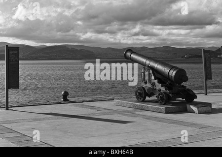 Cannone di ferro del relitto del galeone di Nostra Signora della Concezione sul lungomare di Santona, Cantabria, Spagna, Europa. Foto Stock