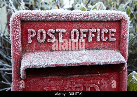 La brina sul Post Office postbox Wales UK Foto Stock