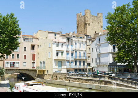 I commercianti di Ponte sul Canal de la Robine passando attraverso Narbonne Francia con vista di arcivescovi Palace Foto Stock