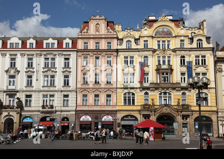 Splendidi edifici storici nella Piazza della città Vecchia di Praga, Praga, Repubblica Ceca Foto Stock