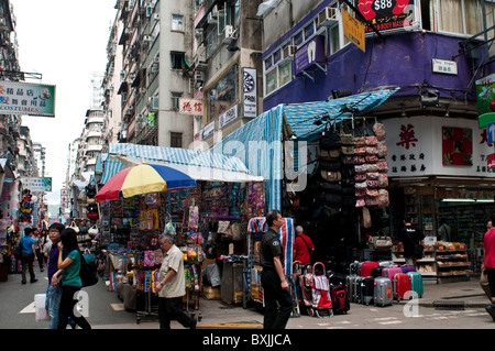 Strada trafficata, Mong Kok, Kowloon, Hong Kong, Cina Foto Stock