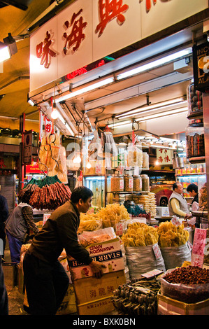 Aria aperta all'aperto con il mercato dei beni e delle merci nel centro cittadino di Hong Kong Cina Foto Stock