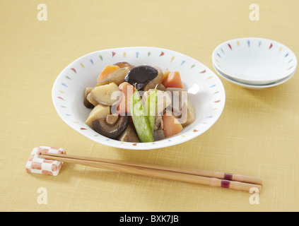 Verdure cotte lentamente, Chikuzenni Foto Stock