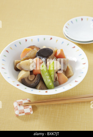 Verdure cotte lentamente, Chikuzenni Foto Stock