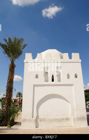 White Koubba, tomba di Fatima Zohra esterno su Avenue Mohammed Vin Marrakech Foto Stock