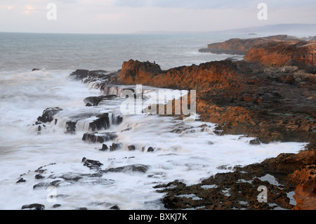 Le onde del mare, vista da Skala de la Ville bastioni Foto Stock