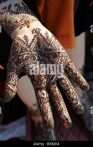 Henna decorate mano, Essaouira Foto Stock