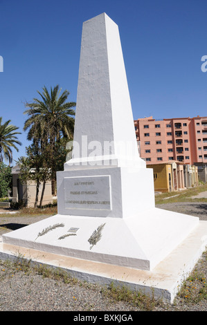 Obelisco a nord soldati africani nel cimitero europeo di Marrakech Foto Stock