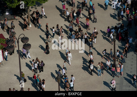 Parigi, Francia, 'Bird's Eye View' Panoramica folle su Busy Street, persone aeree a piedi, strade di Parigi Foto Stock