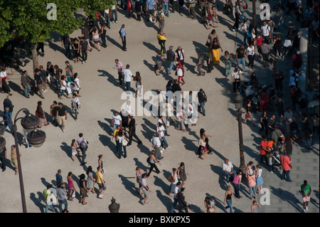 Parigi, Francia, Panoramica, Aerial, folla su Busy Street, Avenue Champs-Elysees, occupato, persone aeree a piedi, City High Angle, centro di parigi Foto Stock