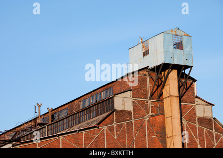 Un vecchio abbandonato edificio industriale architettura Foto Stock