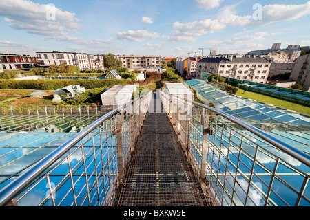 Varsavia cityscape, vista dal tetto dell'Università di Varsavia libreria giardini pubblici, Polonia, Srodmiescie distretto. Foto Stock