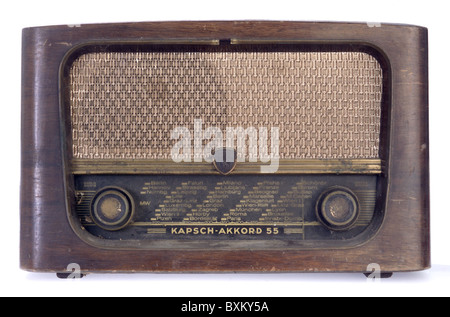 Trasmissione, radio set, Kapsch Akkord 55, Austria, 1954, sporco, difetto, e-waste, elettronico, tecnico, austriaco, design, Gelsenkirchen Barocco, pannello frontale, anni 50, 50, 20 ° secolo, storico, storico, clipping, ritaglio, ritaglio, ritaglio, nostalgia, diritti aggiuntivi-clearences-non disponibile Foto Stock