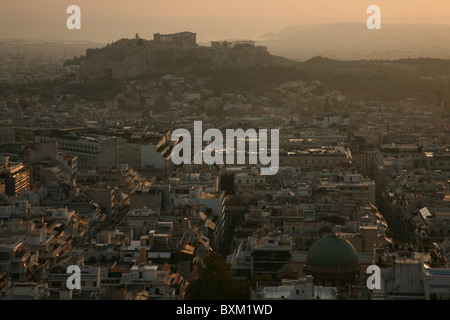Vista dell'Acropoli di Atene dal Monte Lycabettus in Grecia. Foto Stock