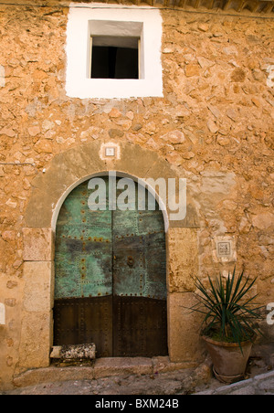 Un paesaggio dal villaggio di Fornalutx in le montagne Tramuntana sull isola di Maiorca, Spagna. Foto Stock