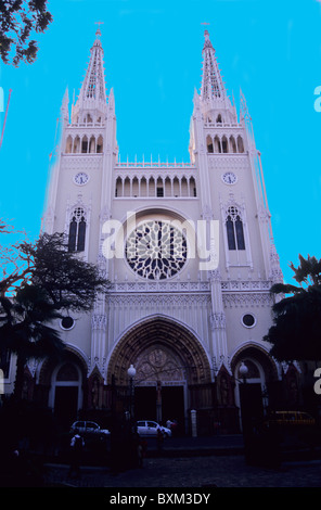 Cattedrale di San Pietro, conosciuta anche come la Cattedrale Metropolitana, dal Parque Bolivar. Guayaquil. Ecuador. Foto Stock