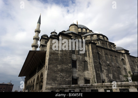 Parete Est della Nuova Moschea (aka Yeni Camii o Moschea del Sultano valido?), Istanbul, Turchia. Foto Stock
