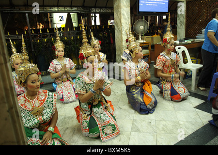 Tailandese tradizionale ballerino , Santuario di Erawan , Bangkok , Thailandia Foto Stock