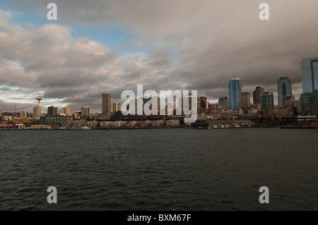 Seattle Skyline visto dal traghetto Foto Stock