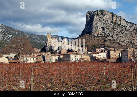 Borgo arroccato di Saint Jean de Bueges, Languedoc Roussillon, Herault, Francia Foto Stock