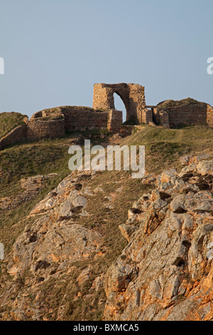 Il castello di Grosnez sulla capezzagna a Grosnez Jersey Foto Stock