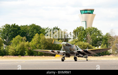 Spitfire al 2010 Farnborough Air Show Foto Stock