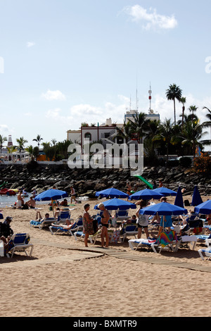 PLAYA del Diablo. La pittoresca spiaggia di Puerto de Mogan SULL'ISOLA DELLE CANARIE DI GRAN CANARIA. L'Europa. Foto Stock