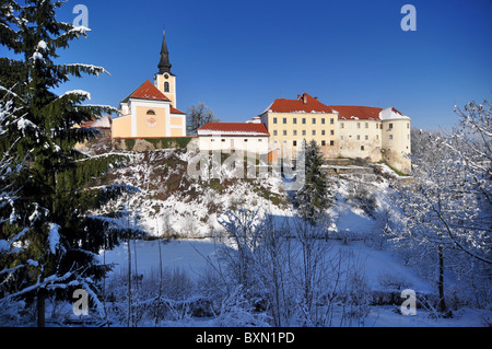 Metlika su una soleggiata giornata invernale Foto Stock