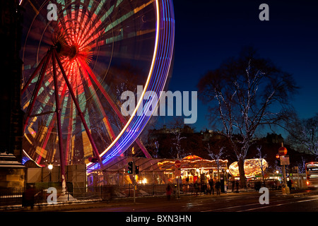 Grande ruota panoramica Ferris, Princes Street durante festività invernali Scozia UK Europa Foto Stock