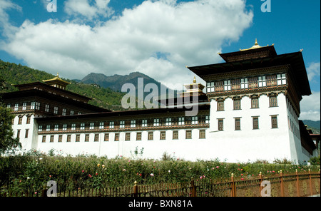 A Thimpu, il Bhutan capitale, la Tashichho dzong, o fortezza, contiene la città di amministrazione e comunità monastica Foto Stock