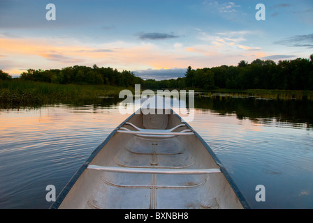 Canoa sull'acqua del fiume Stillwater, Orono Foto Stock