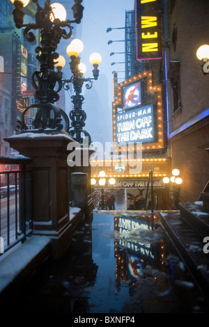 Il Foxwoods Theatre mostra 'Uomo Ragno, spegnere il buio' in Times Square a New York Foto Stock