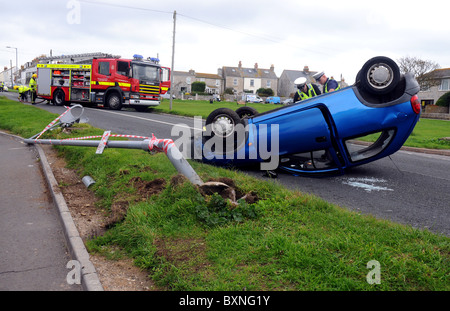 Incidente auto, auto ribaltata dopo un incidente di traffico Foto Stock