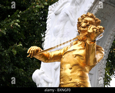 Johann Strauss II statua nel Stadtpark Vienna Austria Foto Stock